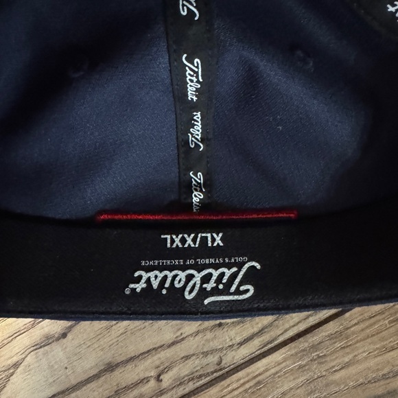 Titleist Pro V1 Fitted Hat - Navy XL/XXL RARE - worn once. - Picture 4 of 6